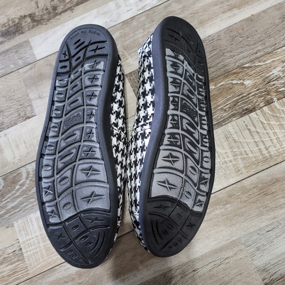 BOBS from Skechers shoes - Picture 2 of 3